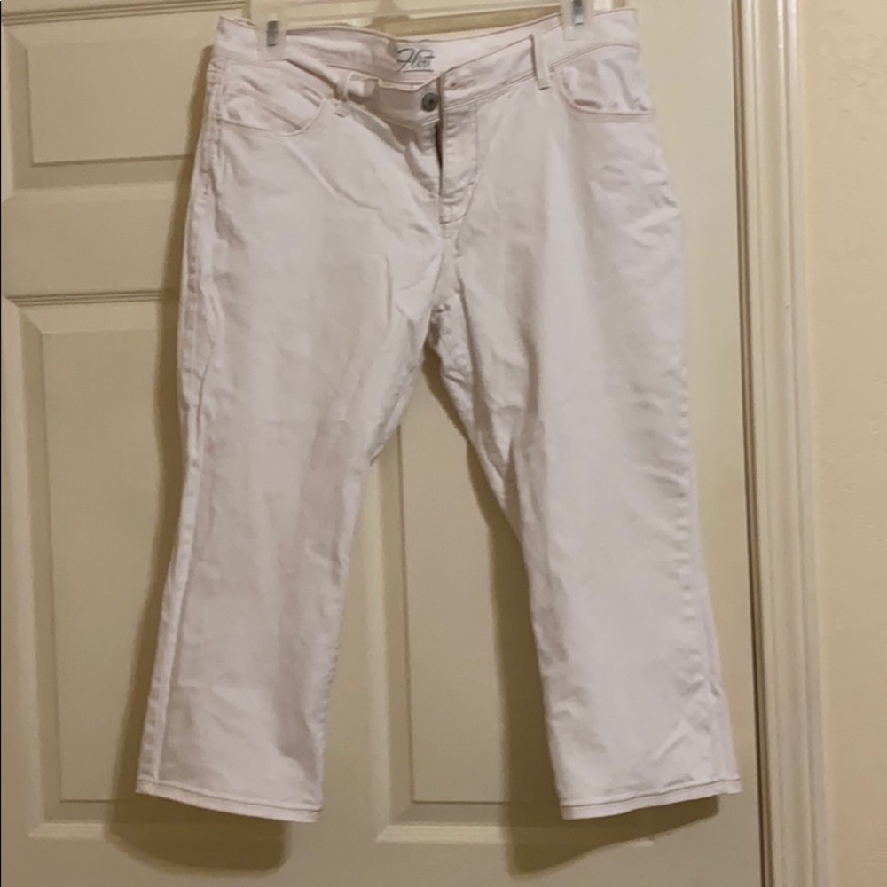 Light beige Capri jeans